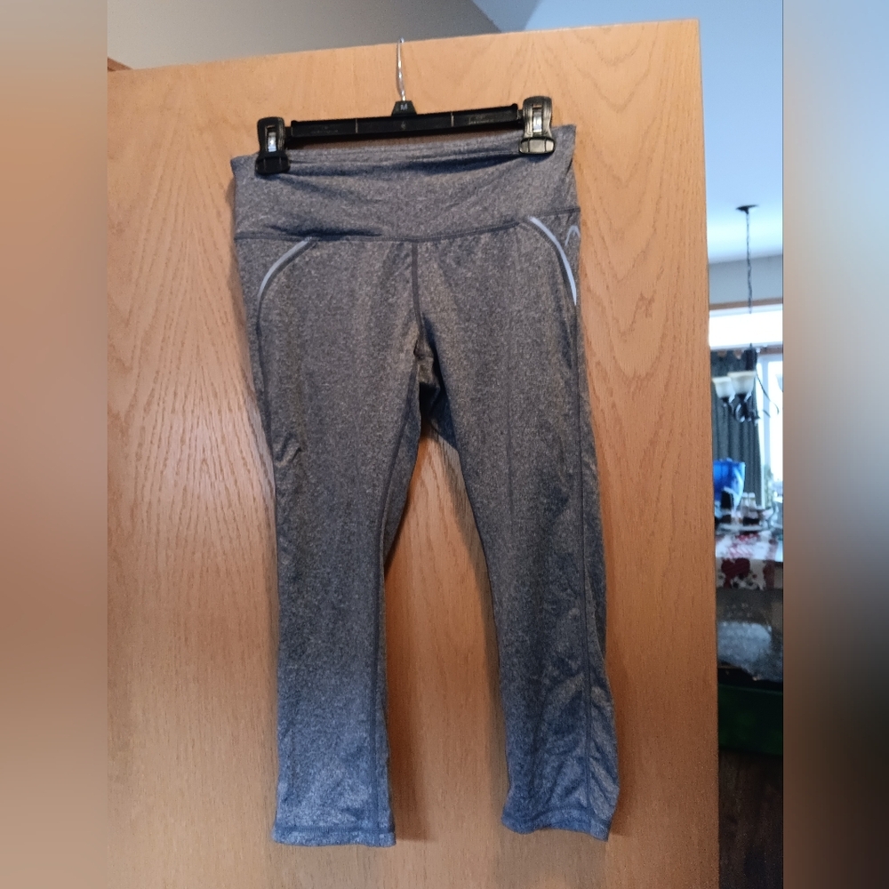 Womens Size Small Head Capri Leggings in Heather Gray